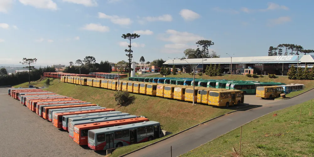 Imagem ilustrativa da imagem Grevistas atrasam ônibus e deixam usuários na mão