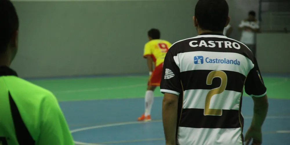 Imagem ilustrativa da imagem Com apoio da torcida, Caramuru Futsal vence o Dois Vizinhos