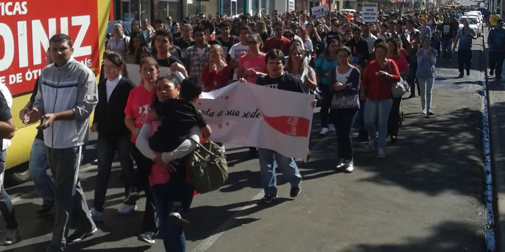 Imagem ilustrativa da imagem Multidão toma as ruas de PG na Marcha para Jesus