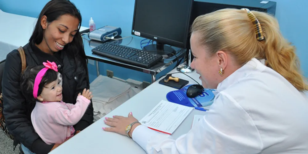Imagem ilustrativa da imagem Médicos cubanos fazem primeiras consultas nas UBS