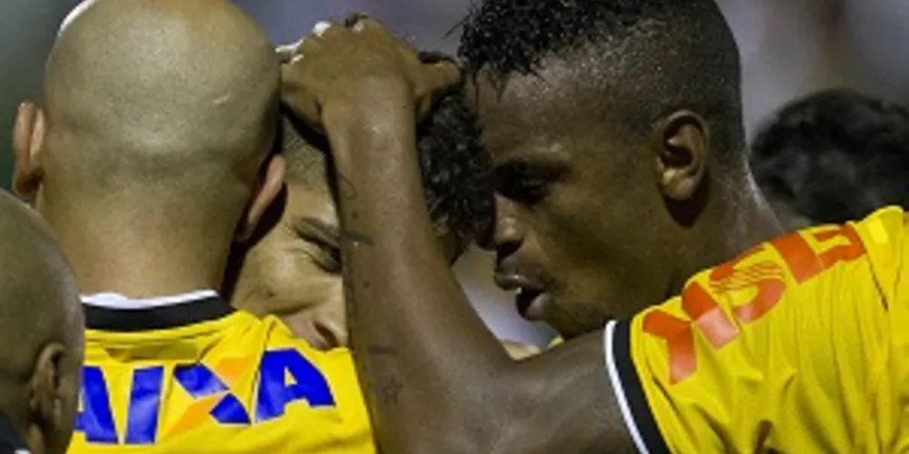 Imagem ilustrativa da imagem Timão vence fora de casa e lidera o Brasileirão