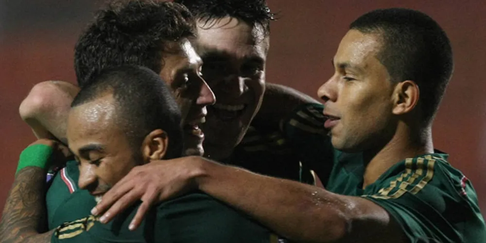 Imagem ilustrativa da imagem Palmeiras evita vexame, vence Sampaio Correa e garante vaga