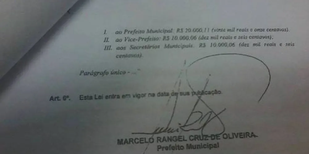 Imagem ilustrativa da imagem Prefeito, vice e secretários terão reajuste salarial