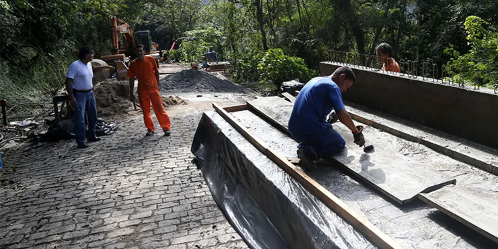 Imagem ilustrativa da imagem Obras na Estrada da Graciosa seguem em ritmo intenso