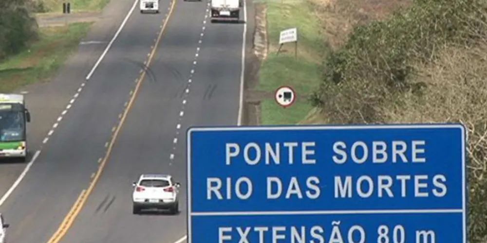 Imagem ilustrativa da imagem Detonação de rocha bloqueia BR-277 nesta quarta-feira