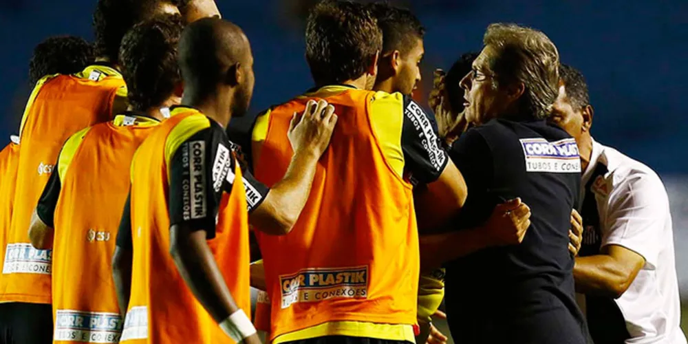 Imagem ilustrativa da imagem Santos e Flamengo opõem suas crises no Morumbi