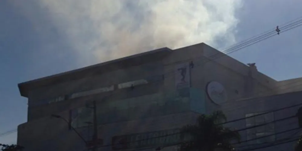 Imagem ilustrativa da imagem Bombeiros controlam princípio de incêndio em shopping