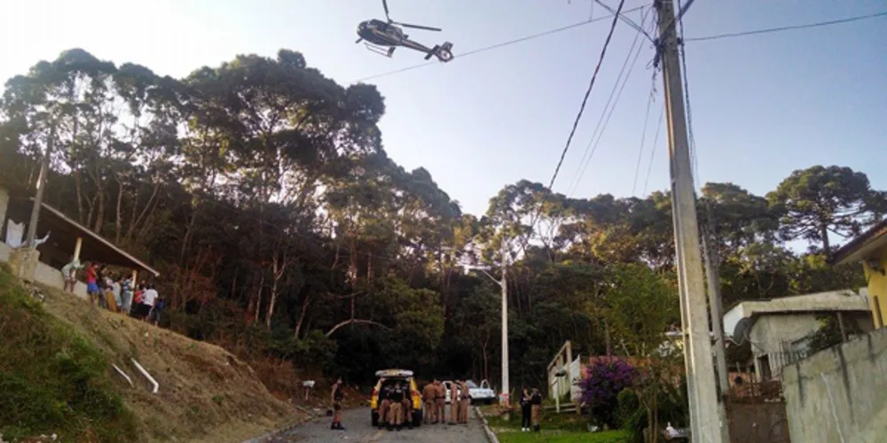 Imagem ilustrativa da imagem Bandido morre em confronto com a PM após roubo de carro