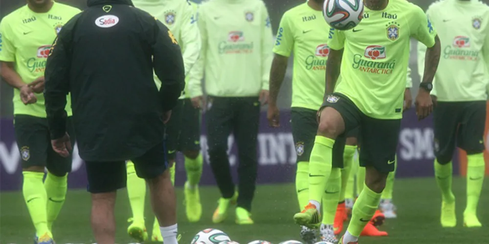 Imagem ilustrativa da imagem Seleção Brasileira faz primeiro treino na Granja Comary