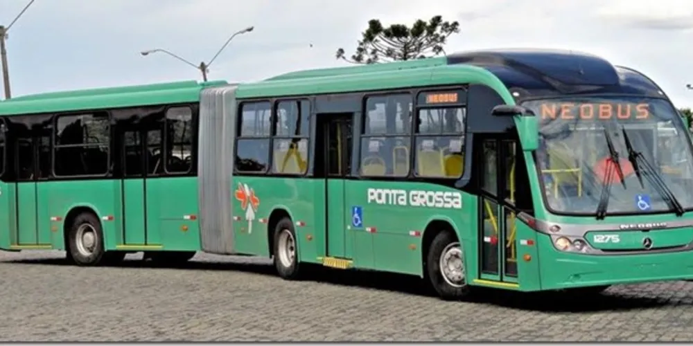 Imagem ilustrativa da imagem Homens colocam fogo em ônibus da VCG 