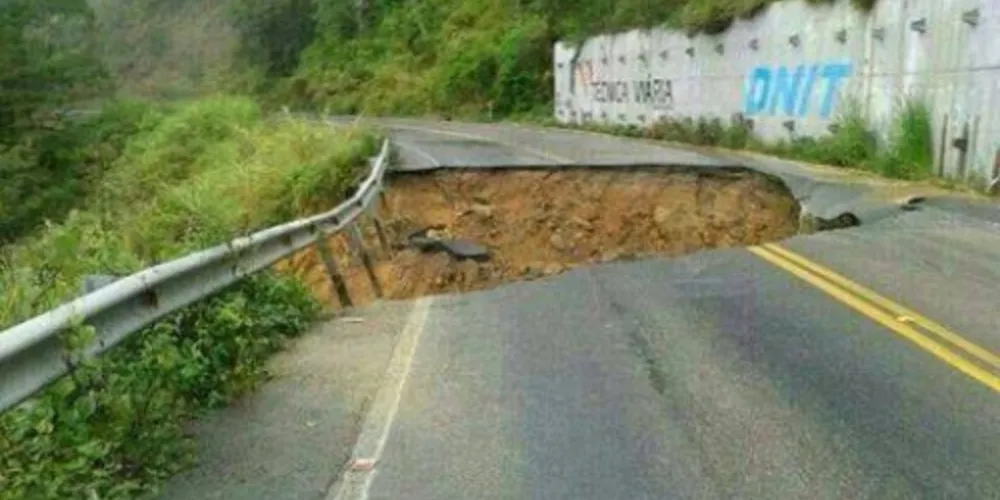 Imagem ilustrativa da imagem Chuva forte causa interdições na BR-116 e BR-280