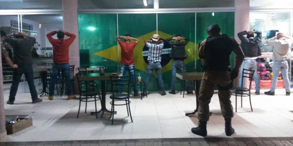 Imagem ilustrativa da imagem PM faz operação e retira arma das ruas de Reserva