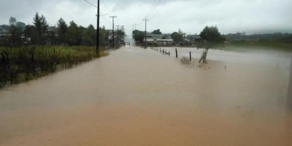Imagem ilustrativa da imagem Guarapuava acumula 403 mm de chuva nos últimos três dias