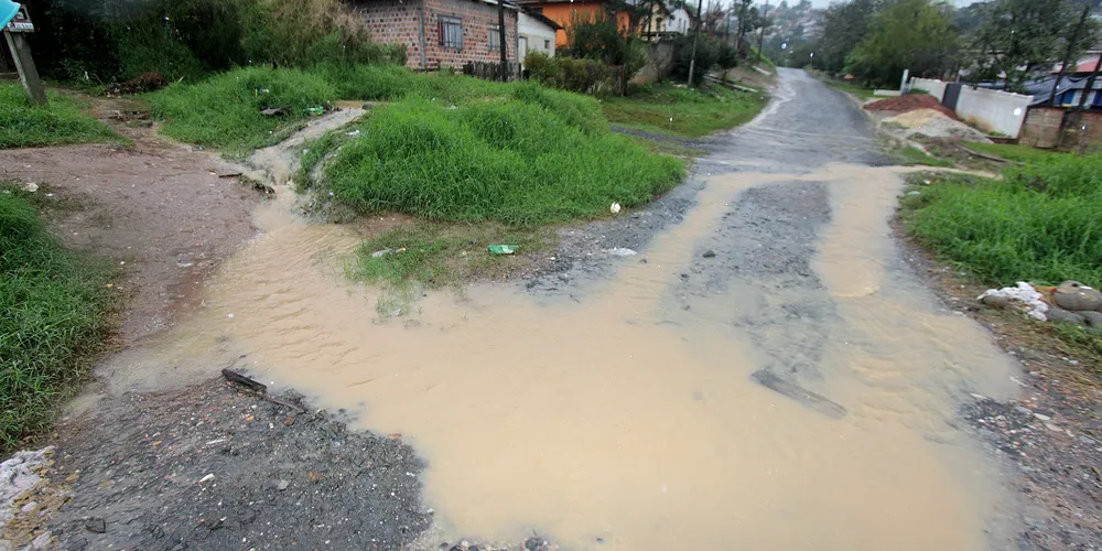 Imagem ilustrativa da imagem Chuva intensa alaga 16 casas em Ponta Grossa