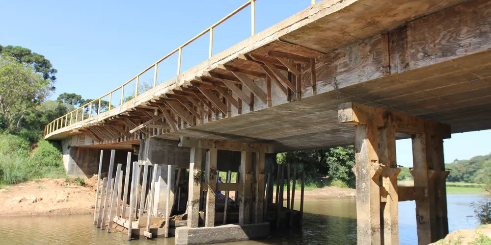Imagem ilustrativa da imagem Defesa Civil avalia interdição da ponte Preta