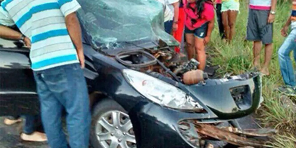 Imagem ilustrativa da imagem Acidente mata homem e deixa cantor sertanejo ferido