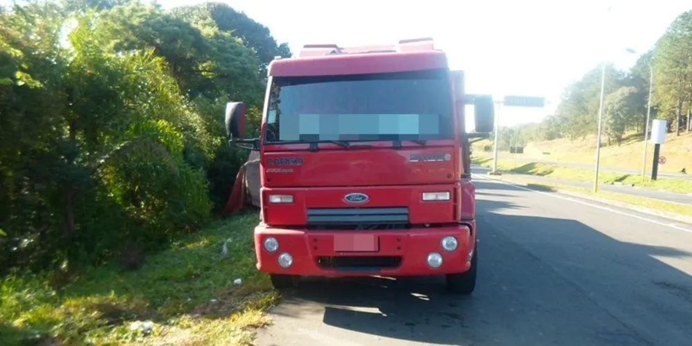 Imagem ilustrativa da imagem Homem desce de caminhonete e morre atropelado na BR-153