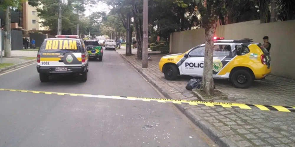 Imagem ilustrativa da imagem Suspeito é morto após troca de tiros em bairro nobre da capital