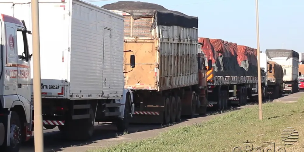 Imagem ilustrativa da imagem Obra em viaduto na BR-376 gera congestionamento de 2 km