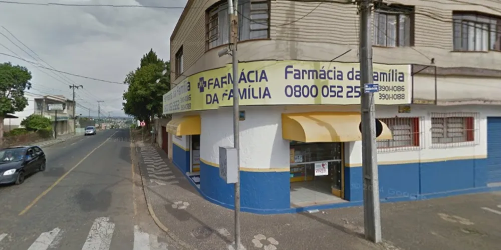 Imagem ilustrativa da imagem Bandido ameaça com ‘arma escondida’ e rouba farmácia