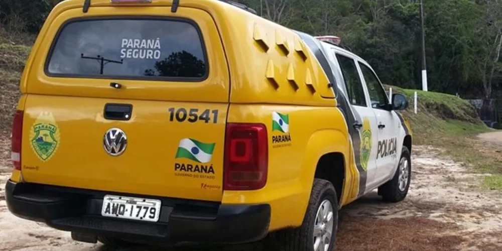Imagem ilustrativa da imagem Bêbado, homem tenta destruir a própria casa com escavadeira