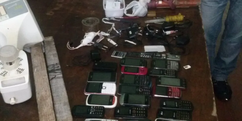 Imagem ilustrativa da imagem Polícia encontra 28 celulares em carceragem