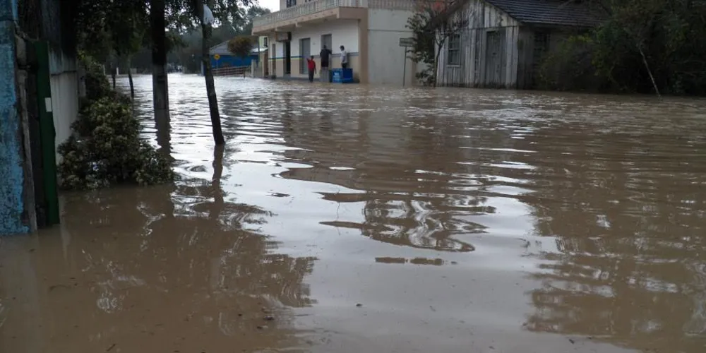 Imagem ilustrativa da imagem Simepar alerta para tempestade no fim de semana