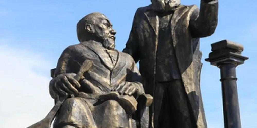 Imagem ilustrativa da imagem 'Estátua fazendo selfie' é retirada às pressas após virar piada na web