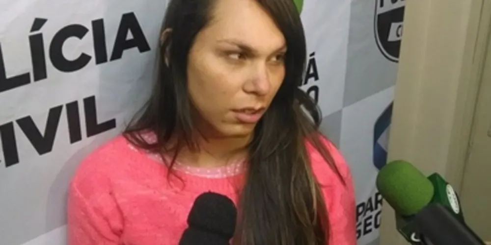 Imagem ilustrativa da imagem Travesti que filmava encontros e extorquia clientes é presa