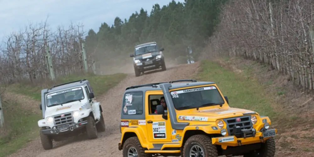 Imagem ilustrativa da imagem Ponta Grossa acirra disputa pelo pódio no 6º Rally Transcatarina