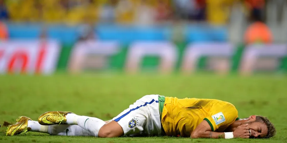 Imagem ilustrativa da imagem Neymar fratura vértebra e está fora da Copa do Mundo