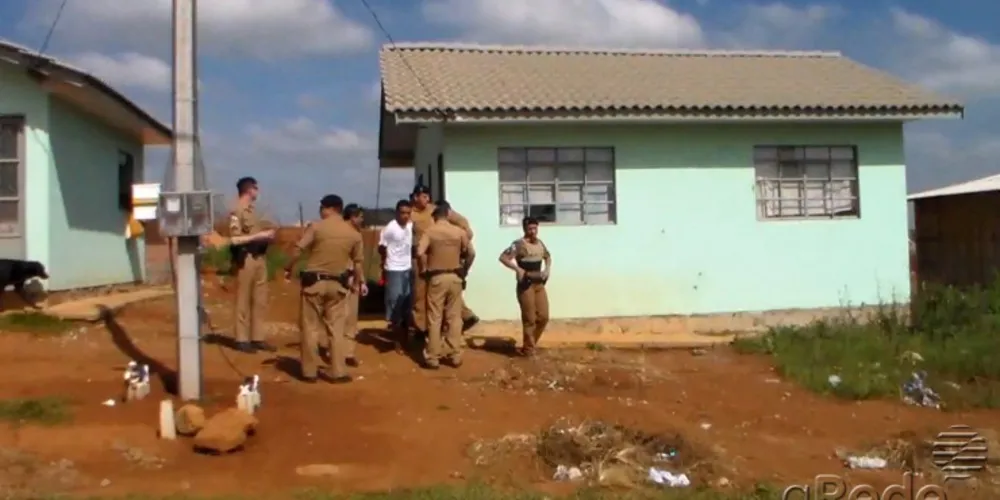 Imagem ilustrativa da imagem Homem é preso após roubar celulares em saída de escola