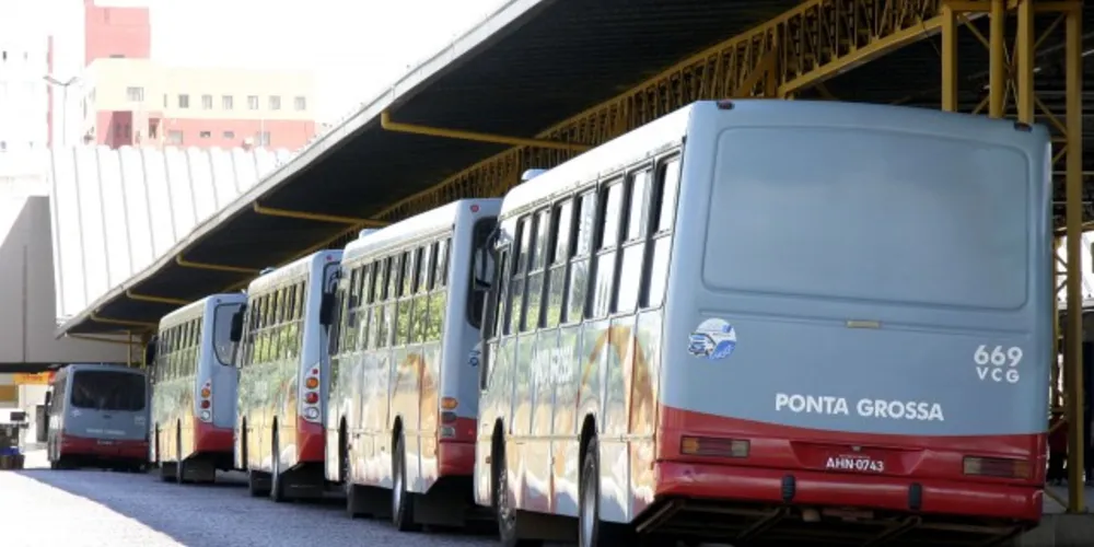 Imagem ilustrativa da imagem Sindicato decide hoje volta da greve dos ônibus