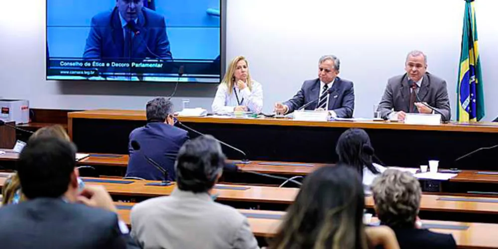 Imagem ilustrativa da imagem Testemunhas de Vargas faltam em depoimento ao Conselho