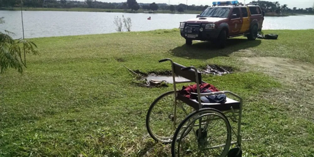 Imagem ilustrativa da imagem Cadeirante se joga em lago no Parque Náutico do Iguaçu
