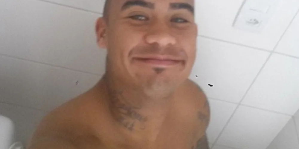 Imagem ilustrativa da imagem Jogador de futebol tira 'selfie' em momento constrangedor e vira piada na Web
