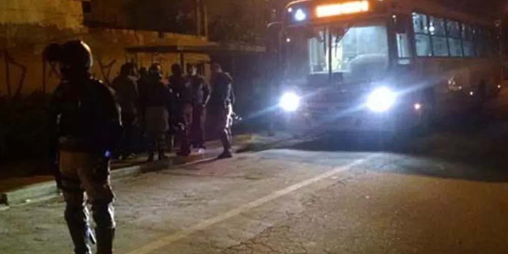 Imagem ilustrativa da imagem Pós-jogo em Curitiba tem ônibus depredados