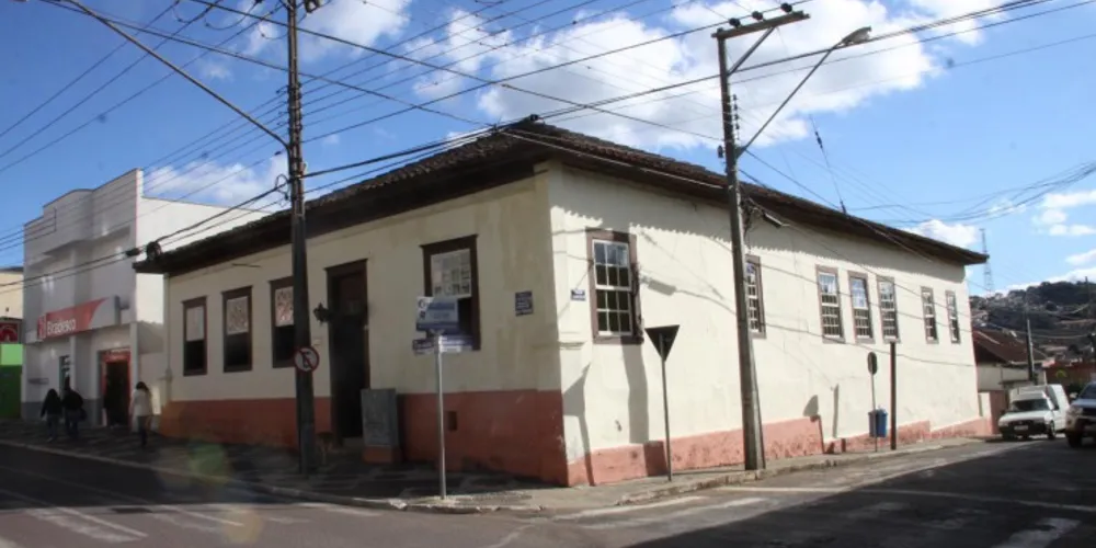 Imagem ilustrativa da imagem Prefeitura remove pichações de prédios históricos 
