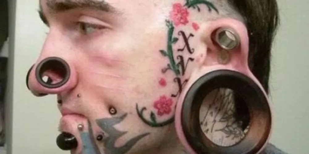 Imagem ilustrativa da imagem Jovens aderem moda de 'piercings' e alargadores