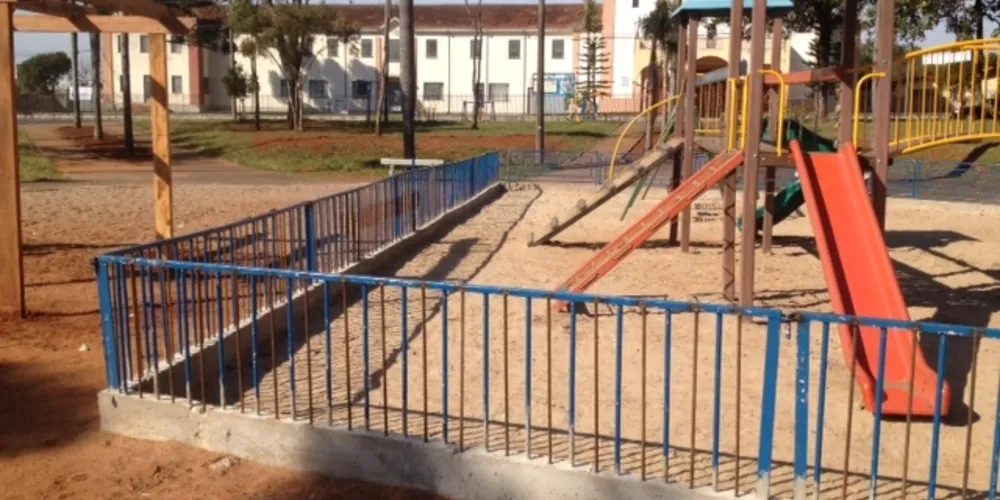 Imagem ilustrativa da imagem Moradores de Uvaranas recebem praça revitalizada