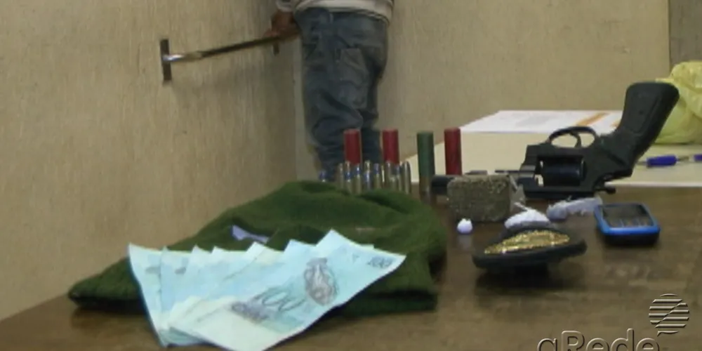 Imagem ilustrativa da imagem Polícia encontra dinheiro falso em boca de fumo