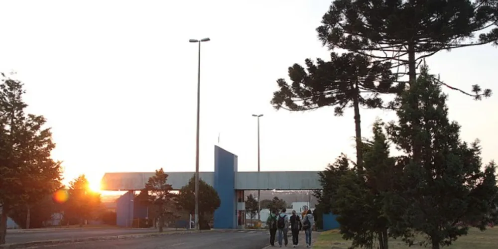 Imagem ilustrativa da imagem Governo proíbe 'novos gastos' nas universidades