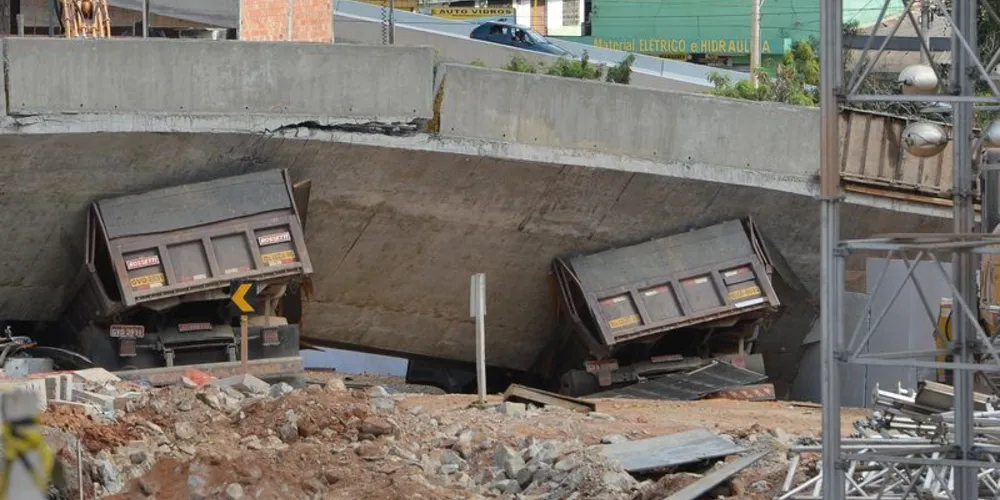 Imagem ilustrativa da imagem Justiça libera demolição de viaduto que caiu em BH