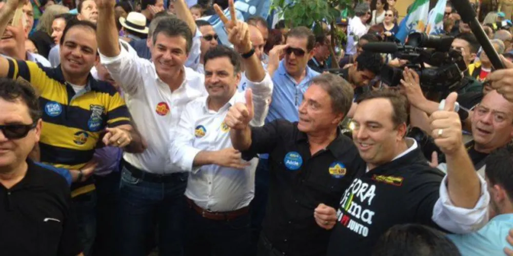 Imagem ilustrativa da imagem Beto e Aécio fazem caminhada no Calçadão da XV em Curitiba