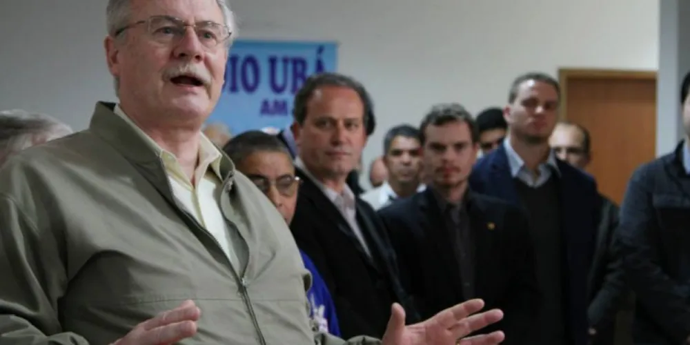 Imagem ilustrativa da imagem Pessuti vai registrar BO contra invasão de Requião