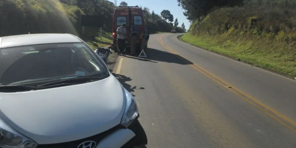 Imagem ilustrativa da imagem Carro capota na PR-151 e mulher fica ferida