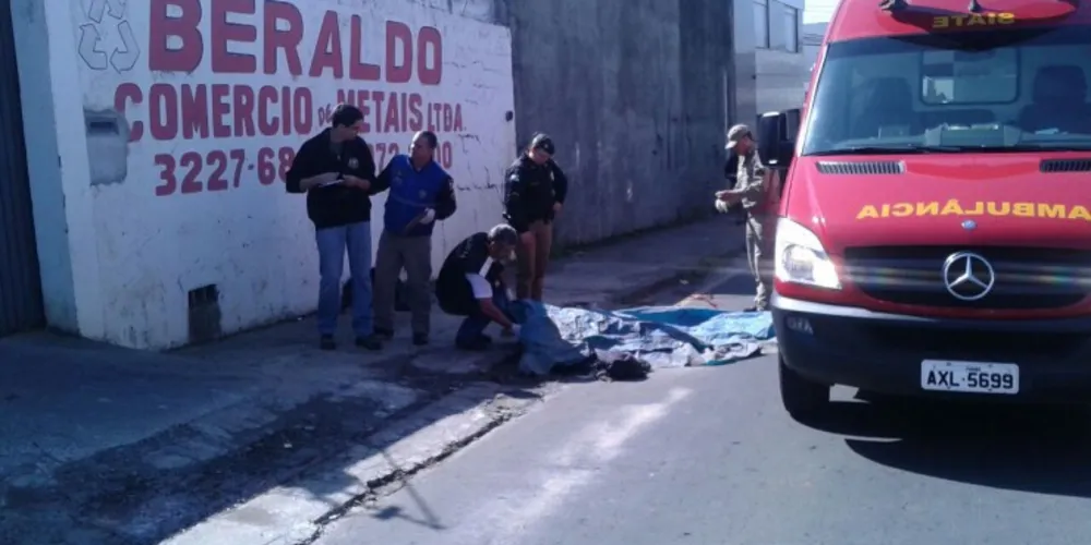 Imagem ilustrativa da imagem Caminhonete arrasta corpo por mais de quatro quadras