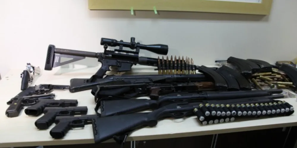 Imagem ilustrativa da imagem PF prende ponta-grossenses por tráfico de drogas e armas