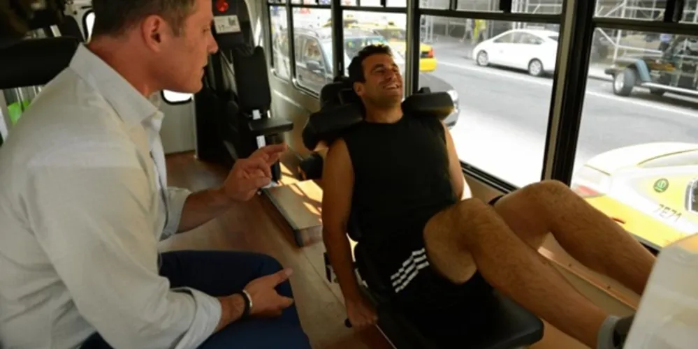 Imagem ilustrativa da imagem Empresa fitness cria academia em ônibus que vai até casa de cliente