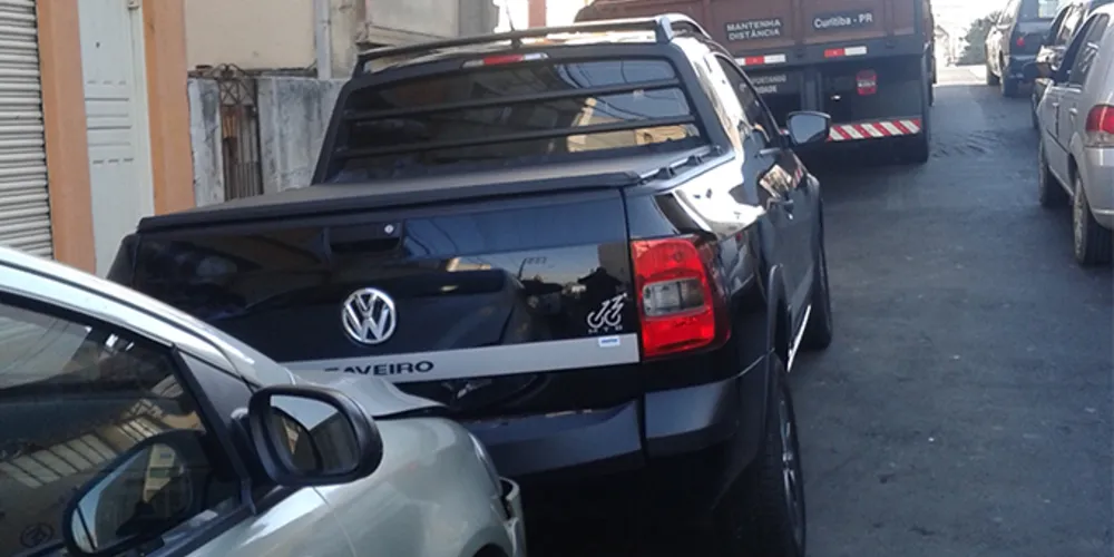 Imagem ilustrativa da imagem Caminhão desgovernado bate em carros na área central de PG